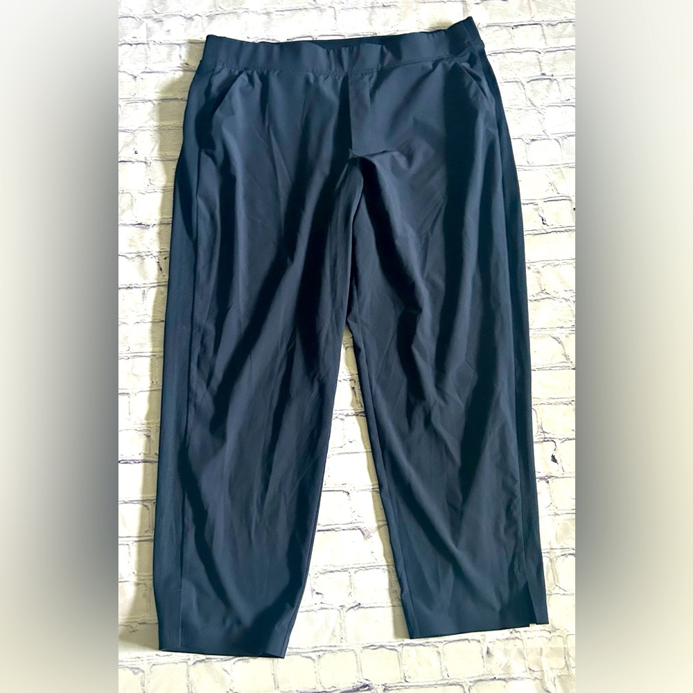 ATHLETA womens size 14P navy 7/8 length lightweight casual pants
